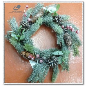 http://www.ls-decos.com/410-1382-thickbox/christmas-wreath.jpg